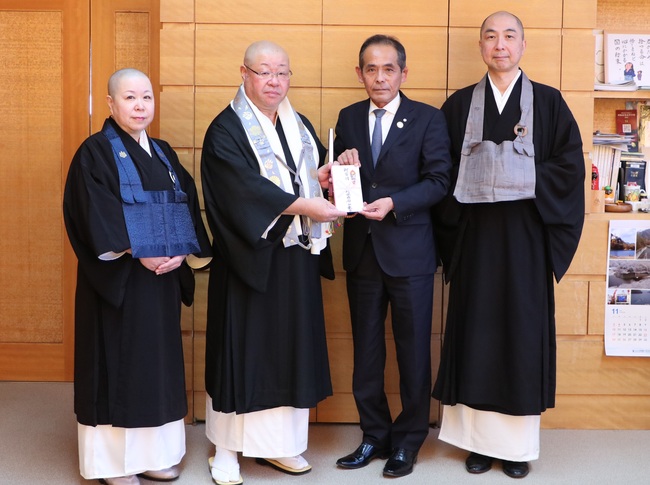 利根西部佛教会が町へ寄附