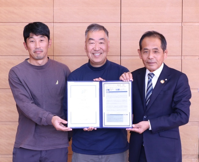 みなかみ町と日本自然保護協会から三菱地所に貢献証書を授与